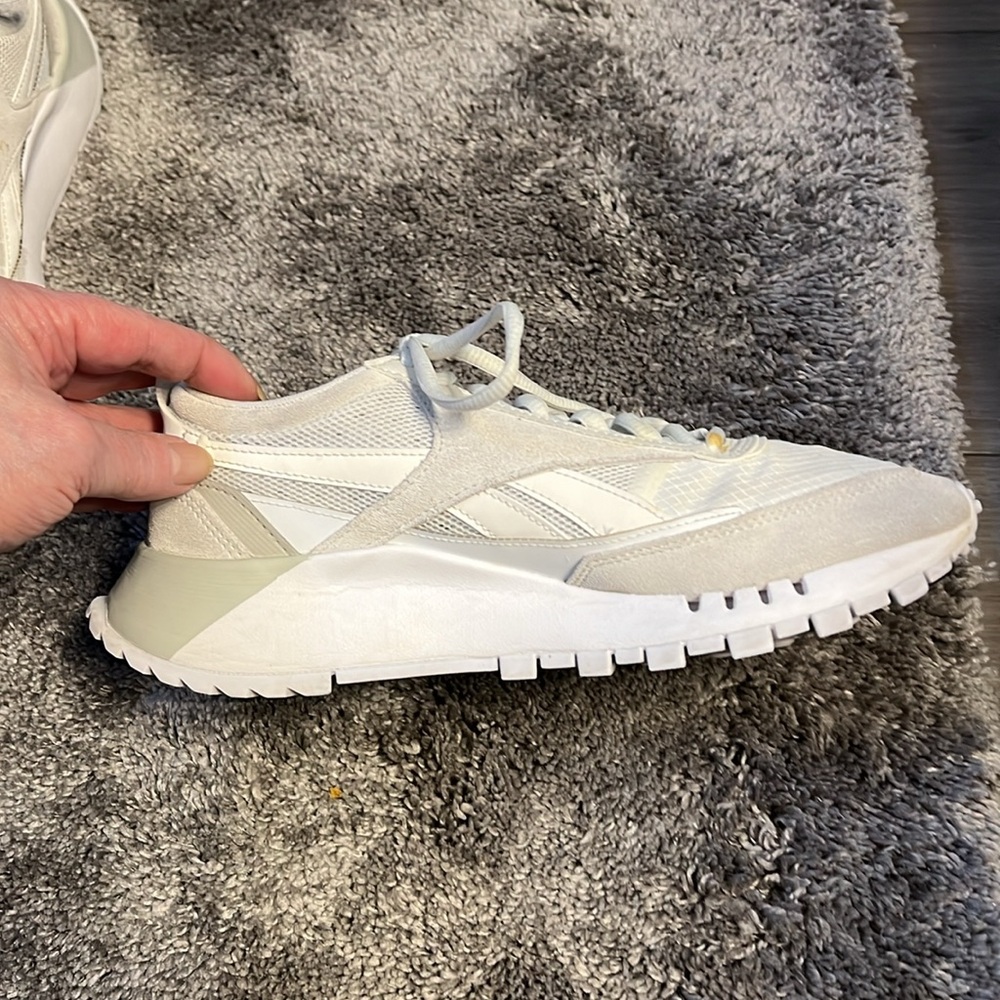White Women's Athletic Shoes. Size 7 no flaws. Leathered, suede,nylon - Picture 5 of 16